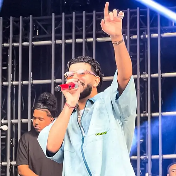 ديستنكت مغني مغربي من مواليد برج العذراء