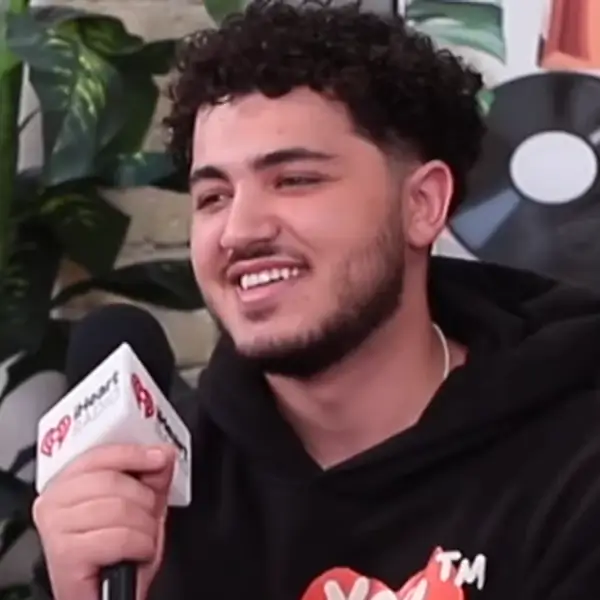 عصام النجار مغني فلسطيني من مواليد برج الجدي